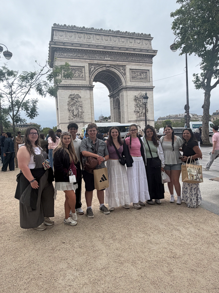Gettys D. Broome High School students traveled to Amsterdam, Brussels, and Paris during their recent study abroad trip! 🌎 Next year, students will have the chance to explore Barcelona and the Mediterranean!