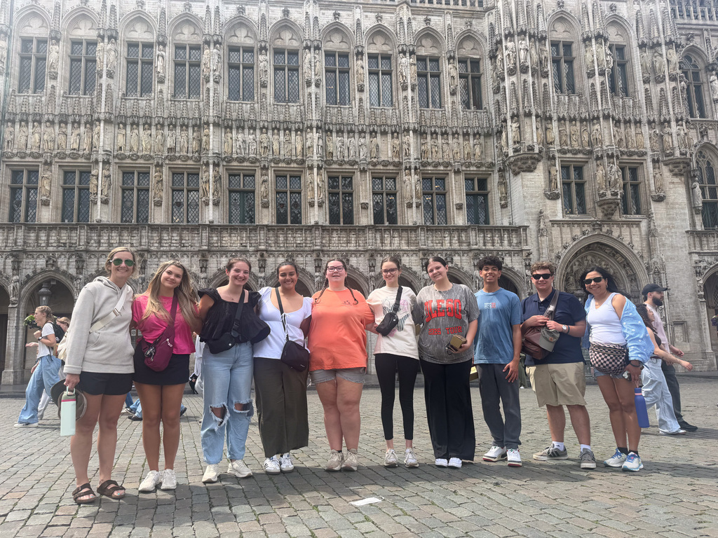 Gettys D. Broome High School students traveled to Amsterdam, Brussels, and Paris during their recent study abroad trip! 🌎 Next year, students will have the chance to explore Barcelona and the Mediterranean!