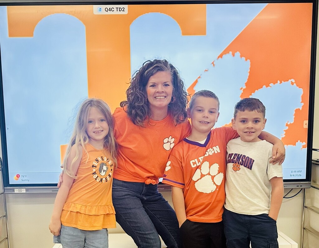 Our schools were full of school spirit for College Colors Day! 🎓📸