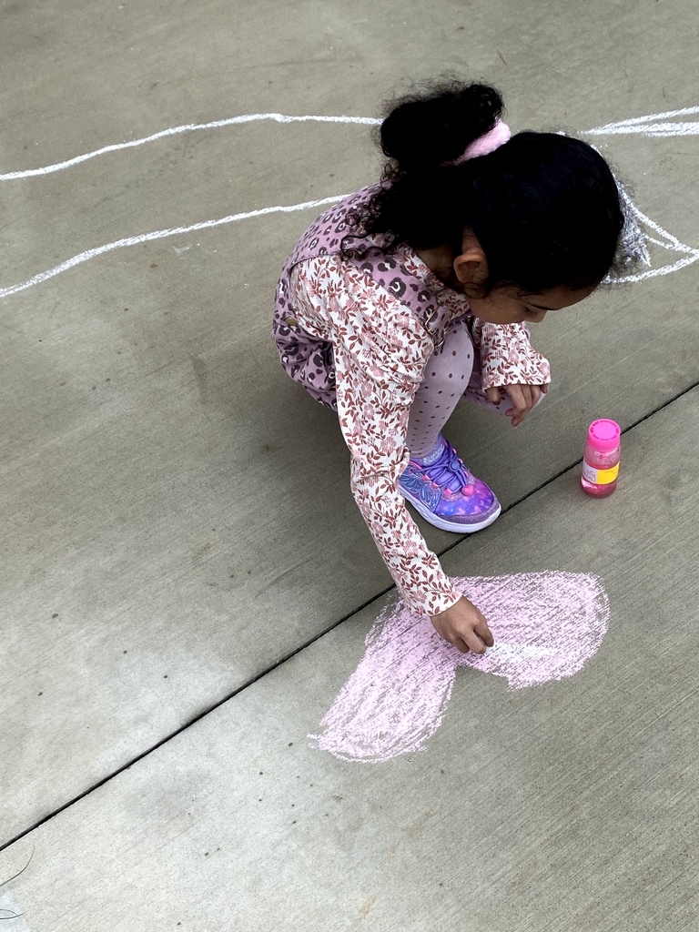 Heffner's class with bubbles and chalk
