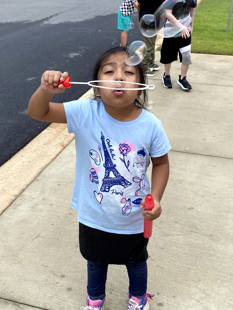 Heffner's class with bubbles and chalk