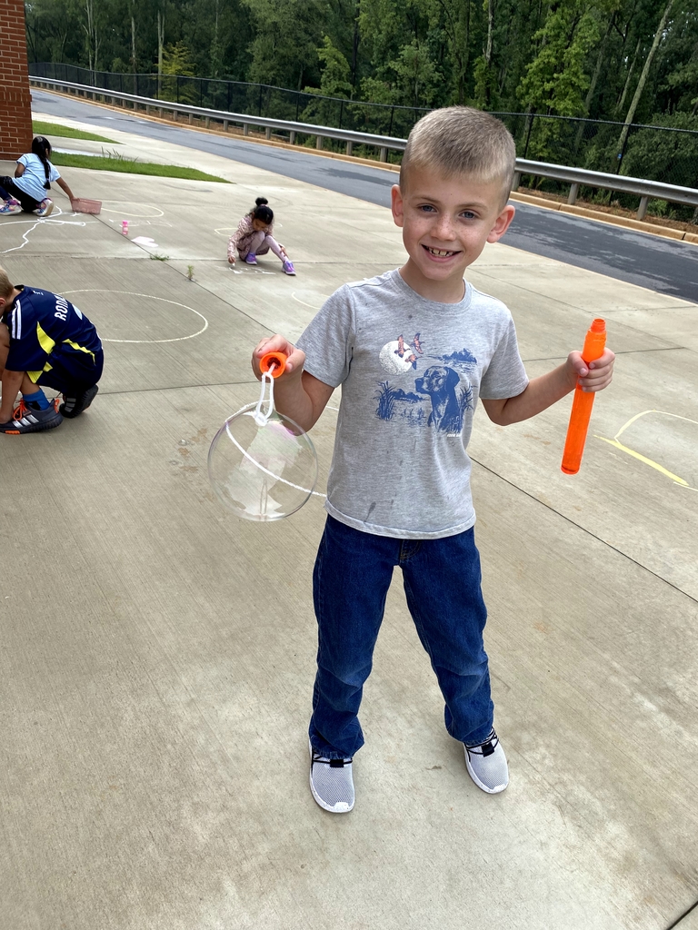 Heffner's class with bubbles and chalk