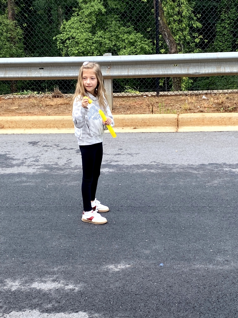 Heffner's class with bubbles and chalk