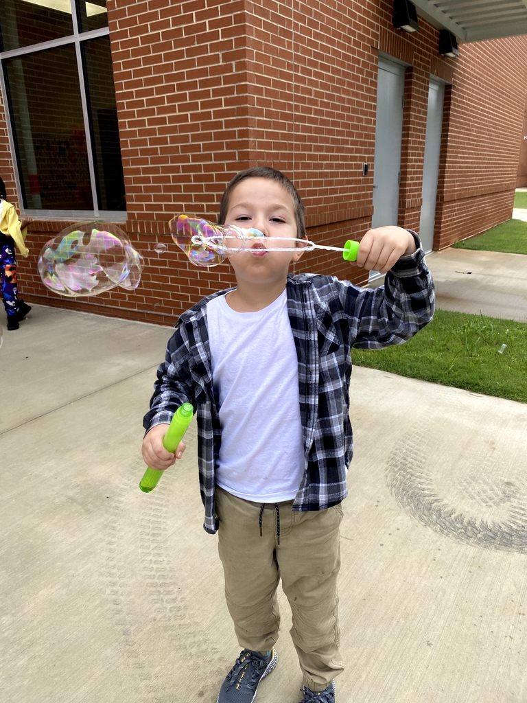 Heffner's class with bubbles and chalk