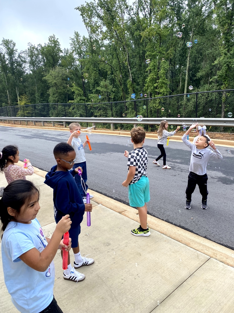 Heffner's class with bubbles and chalk
