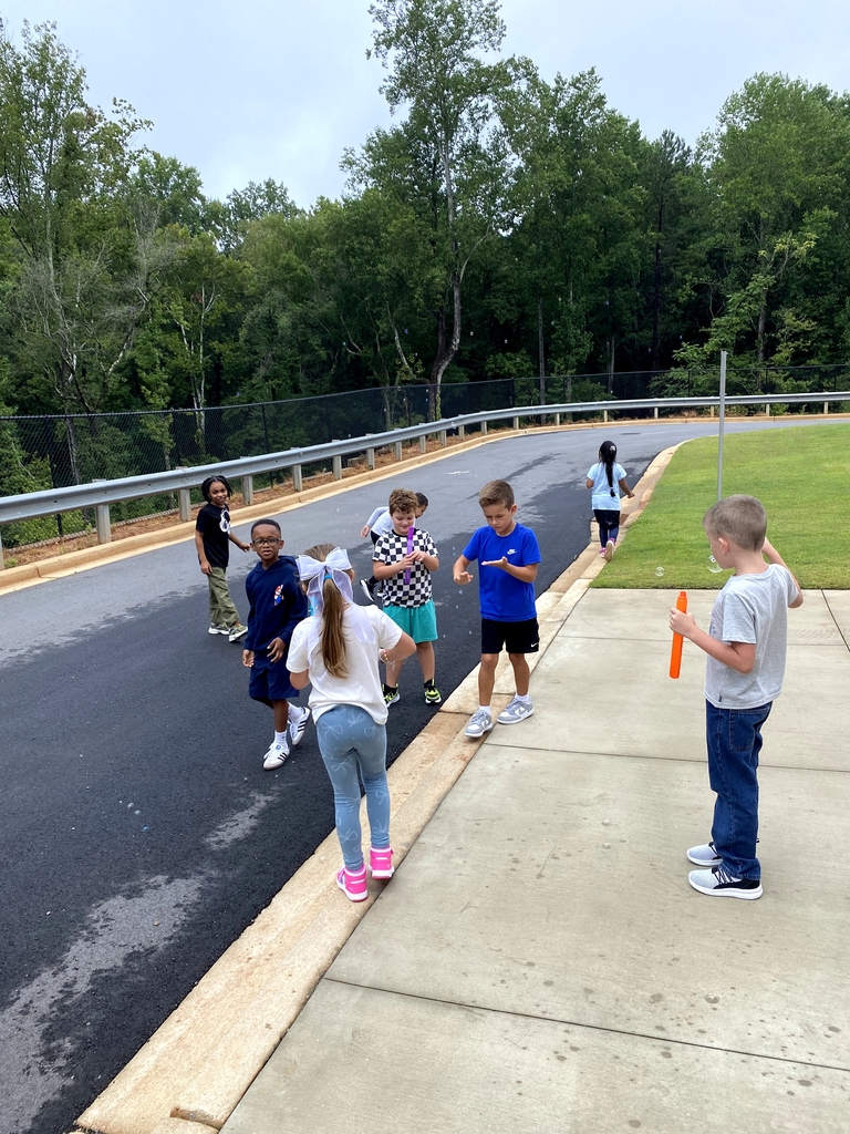 Heffner's class with bubbles and chalk
