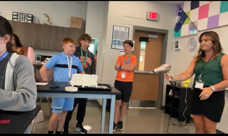 kids in science class