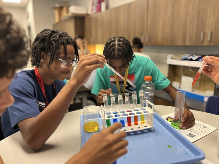 kids doing science experiment