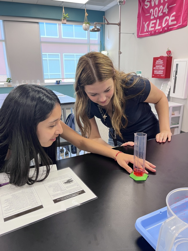 kids doing science experiment