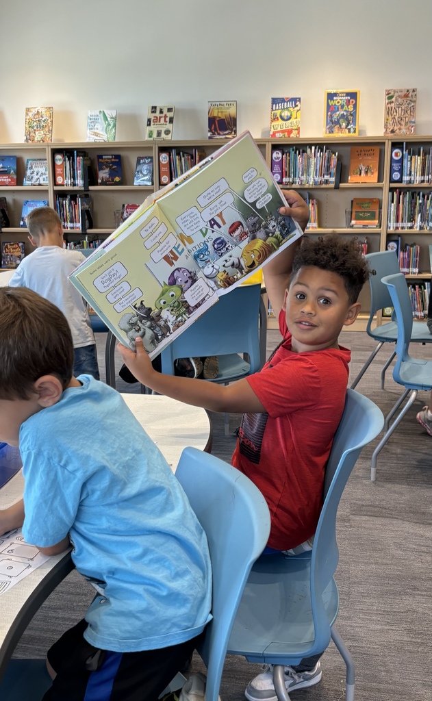 library pictures of students reading