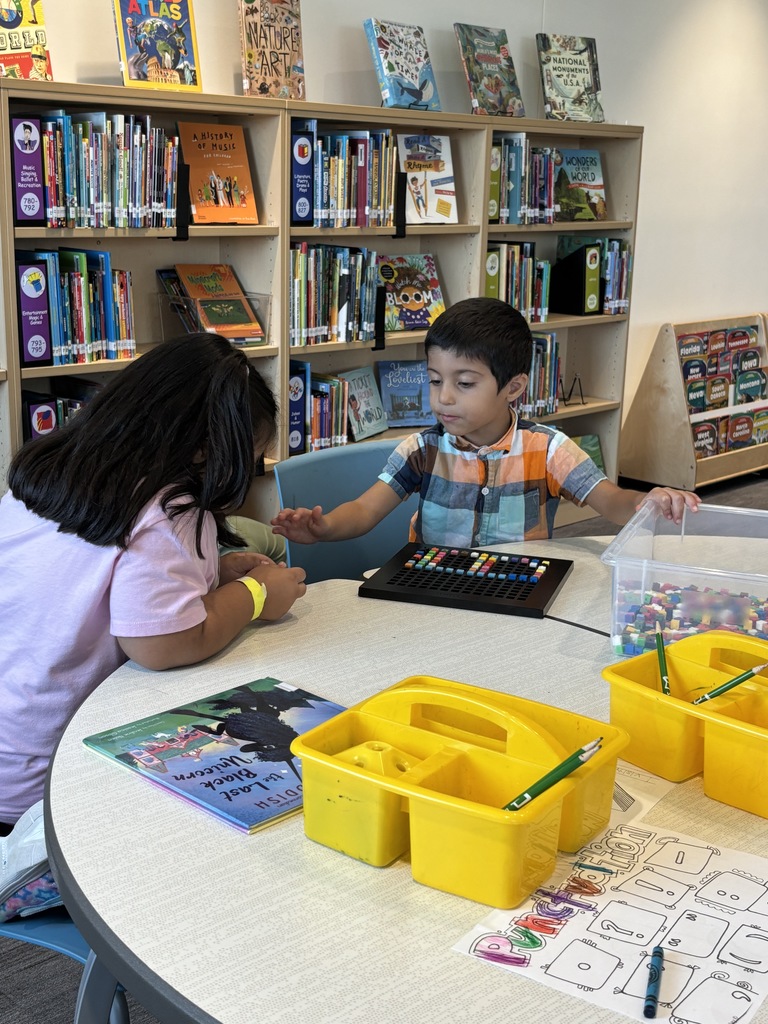 library pictures of students reading