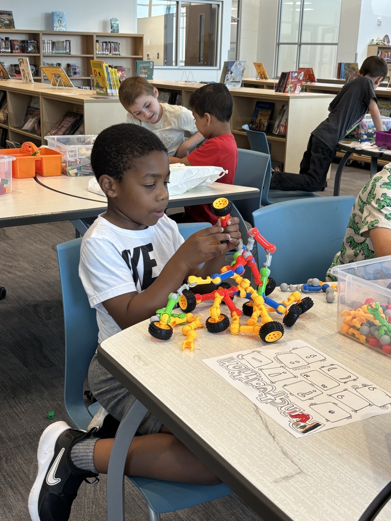 library pictures of students reading