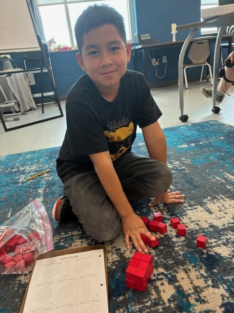 Jone's class using blocks to explore volume