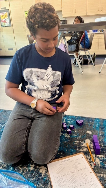 Jone's class using blocks to explore volume
