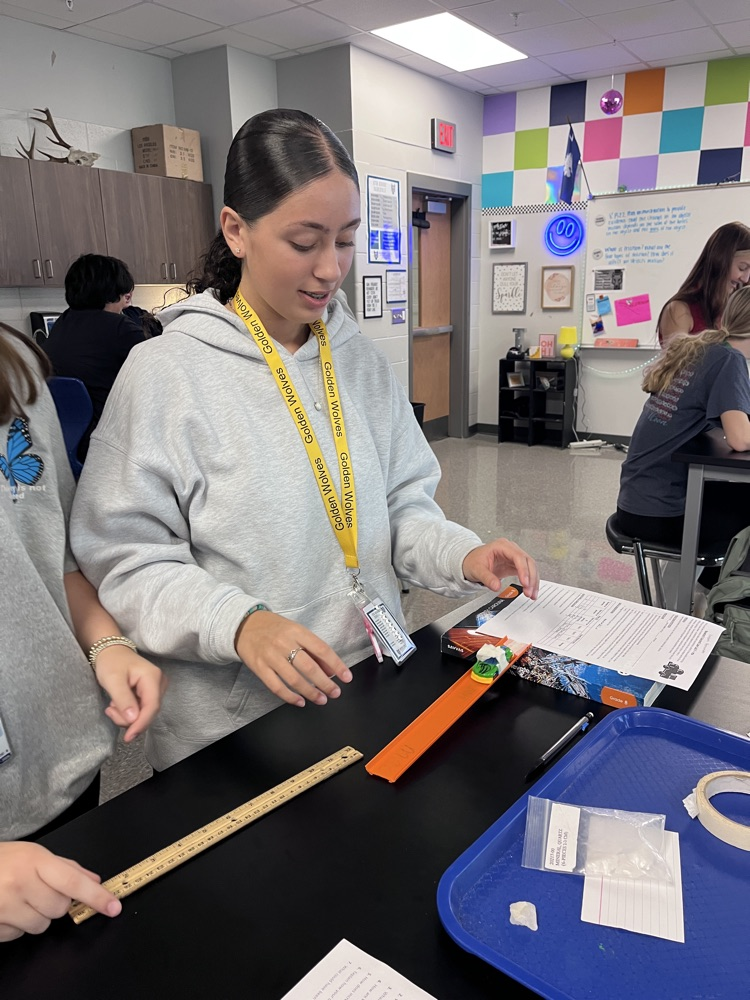 kids in science class 