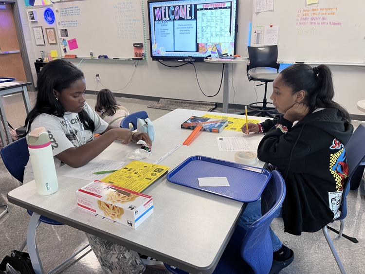 kids in science class 