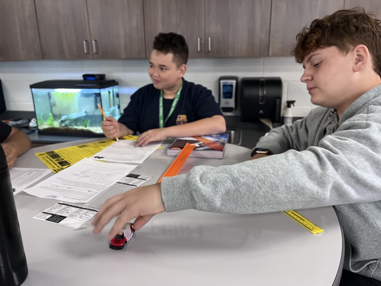 kids in science class 