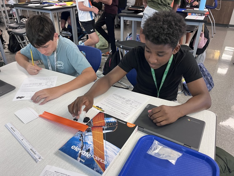 kids in science class 