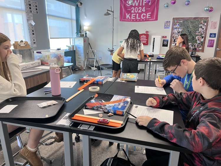 kids in science class 