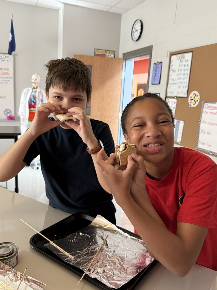 kids eating smores