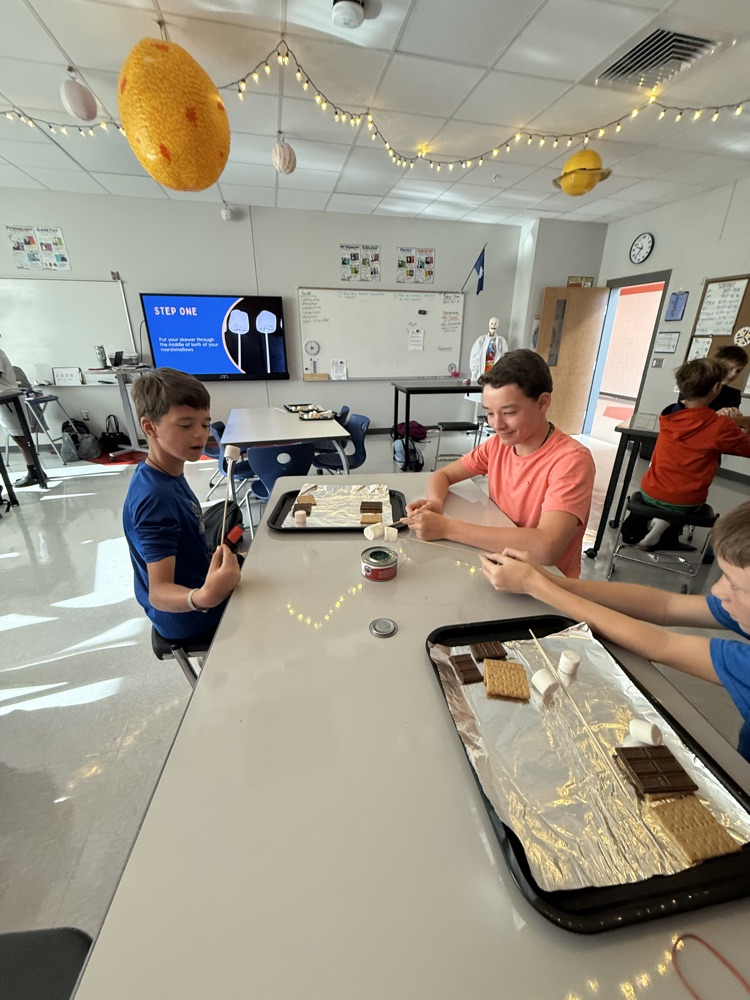 kids eating smores
