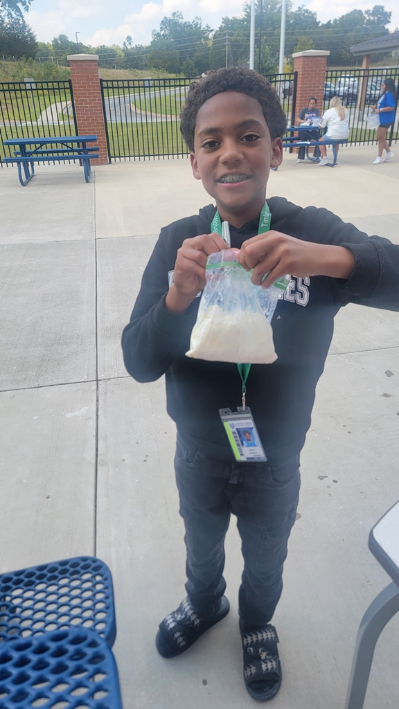 kids with ice cream 