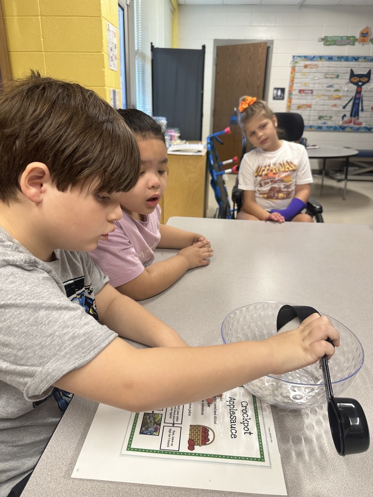Mrs. Miller's class makes apple sauce!