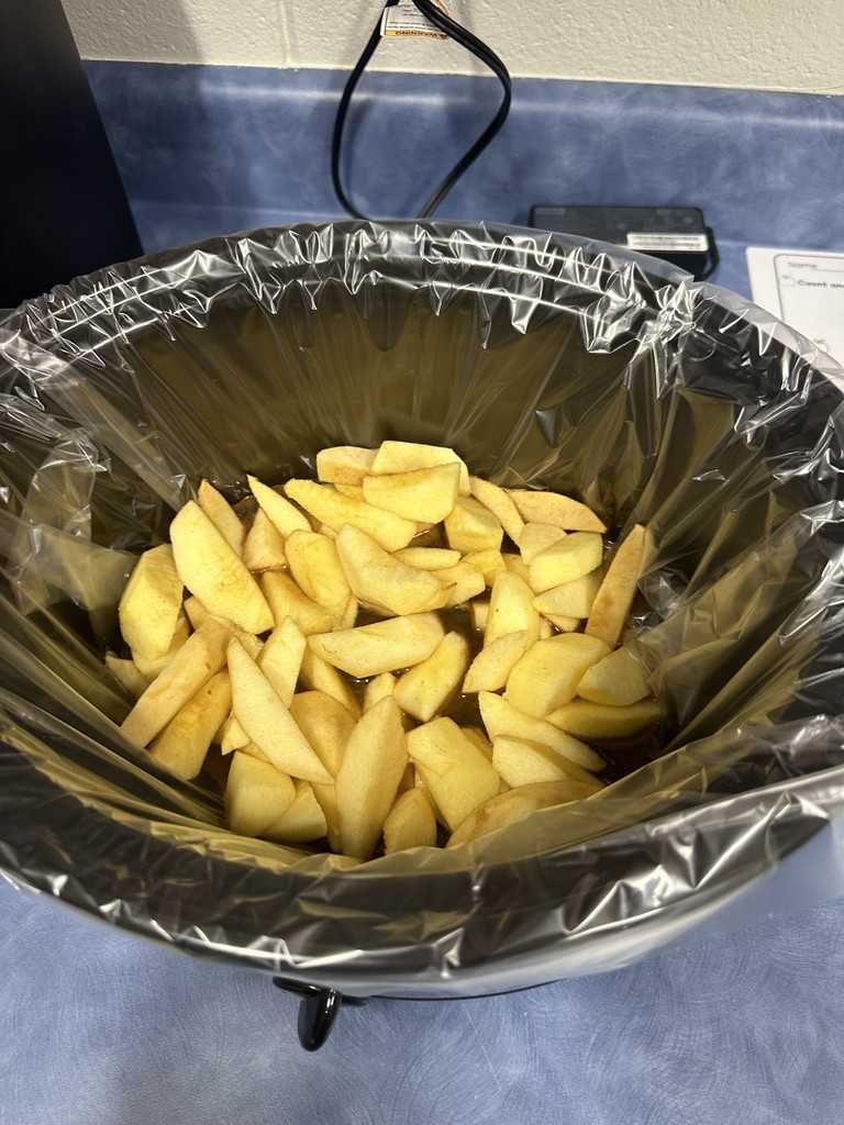 Mrs. Miller's class makes apple sauce!