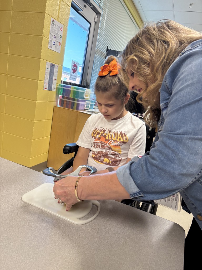 Mrs. Miller's class makes apple sauce!