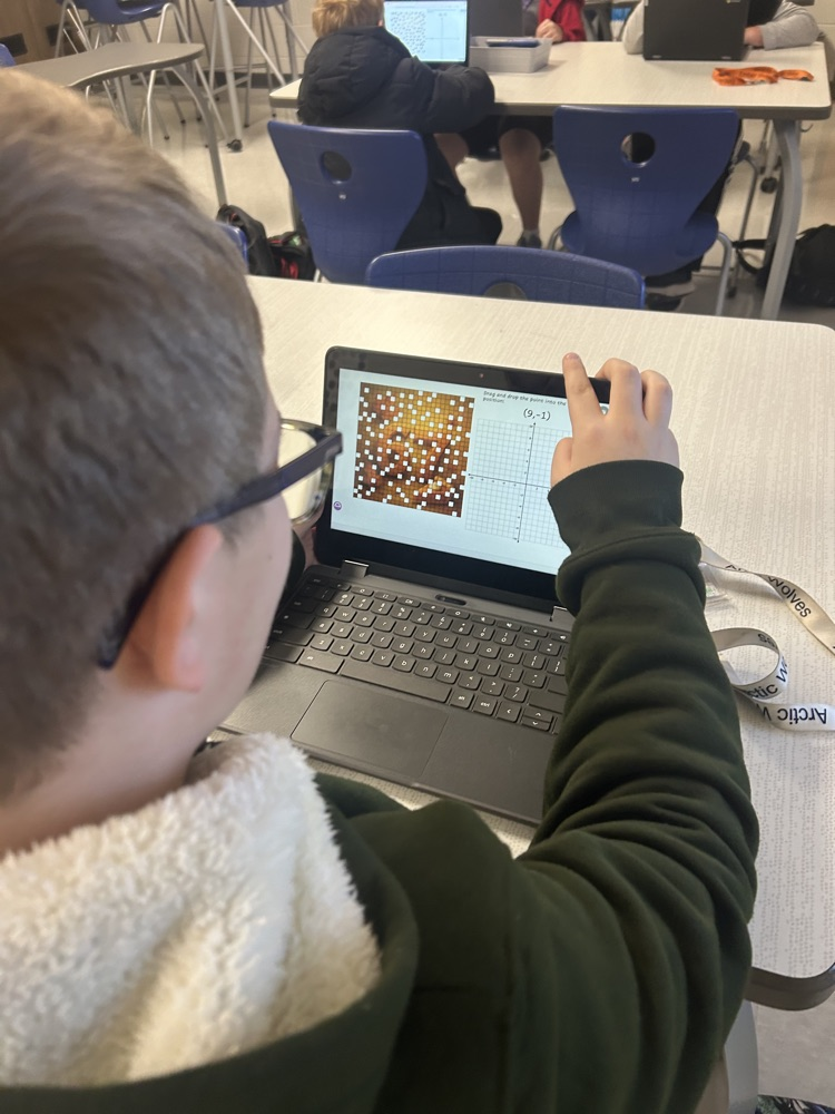 kids working on computers 