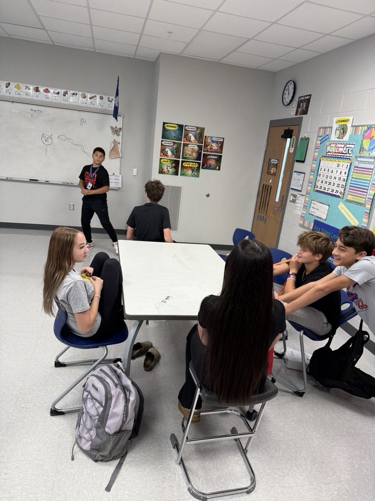 kids playing Pictionary 