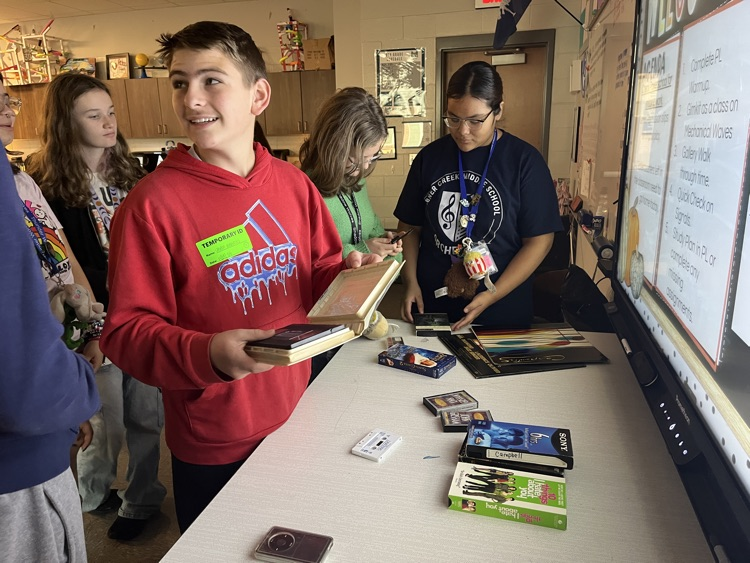 kids learning in science class