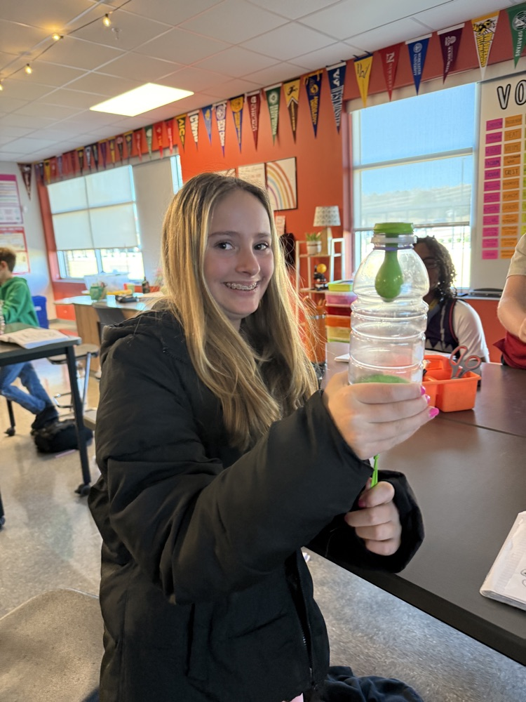 kids in science class 