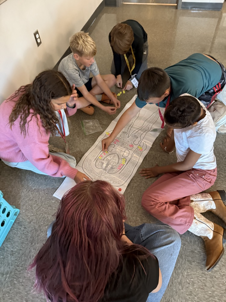 kids in science class 