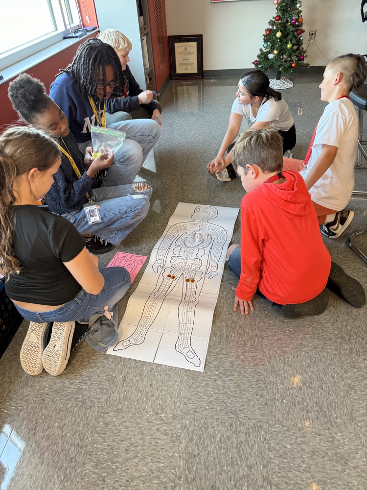 kids in science class 