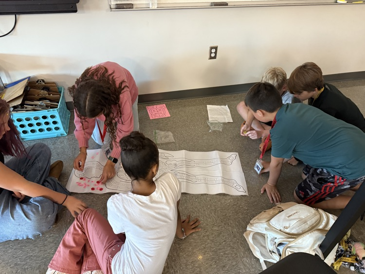 kids in science class 