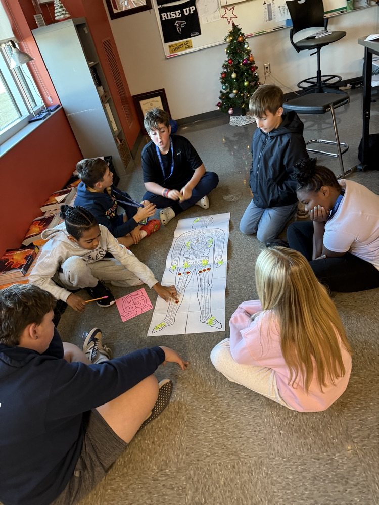 kids in science class 