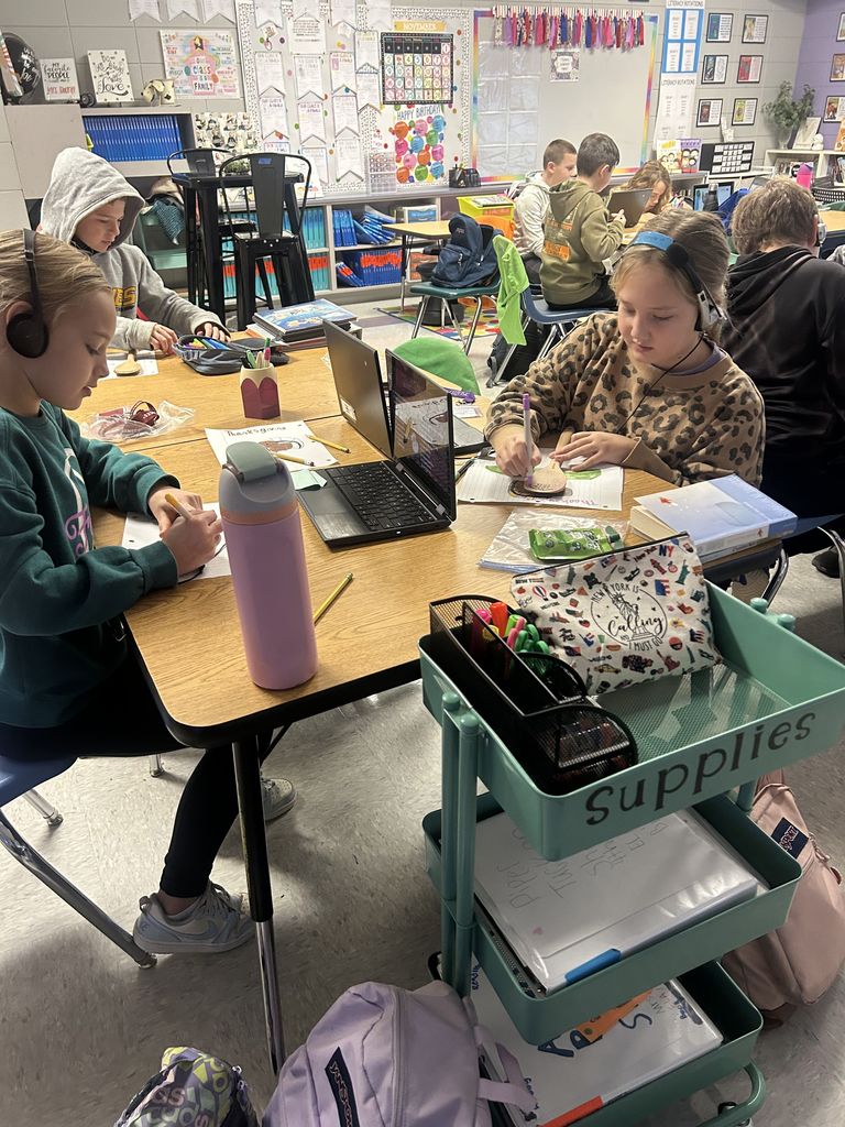 students got to make their own “spoon of thanks” to share with their families