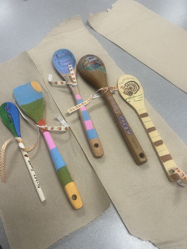 students got to make their own “spoon of thanks” to share with their families