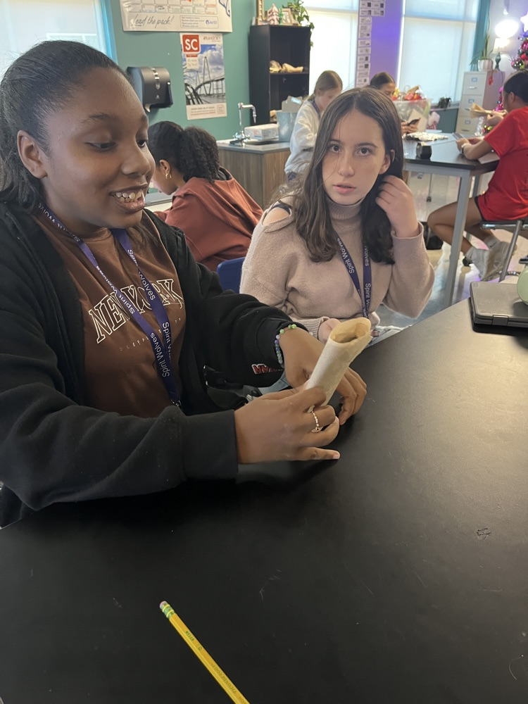 kids with cell phones 