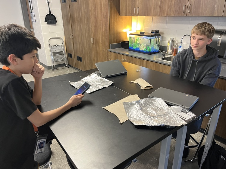 kids with cell phones 