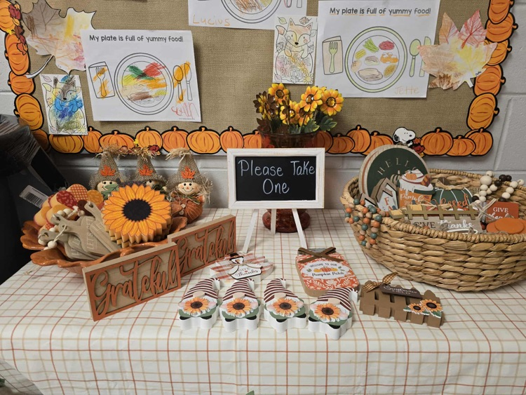 kids and adults at thanksgiving party 