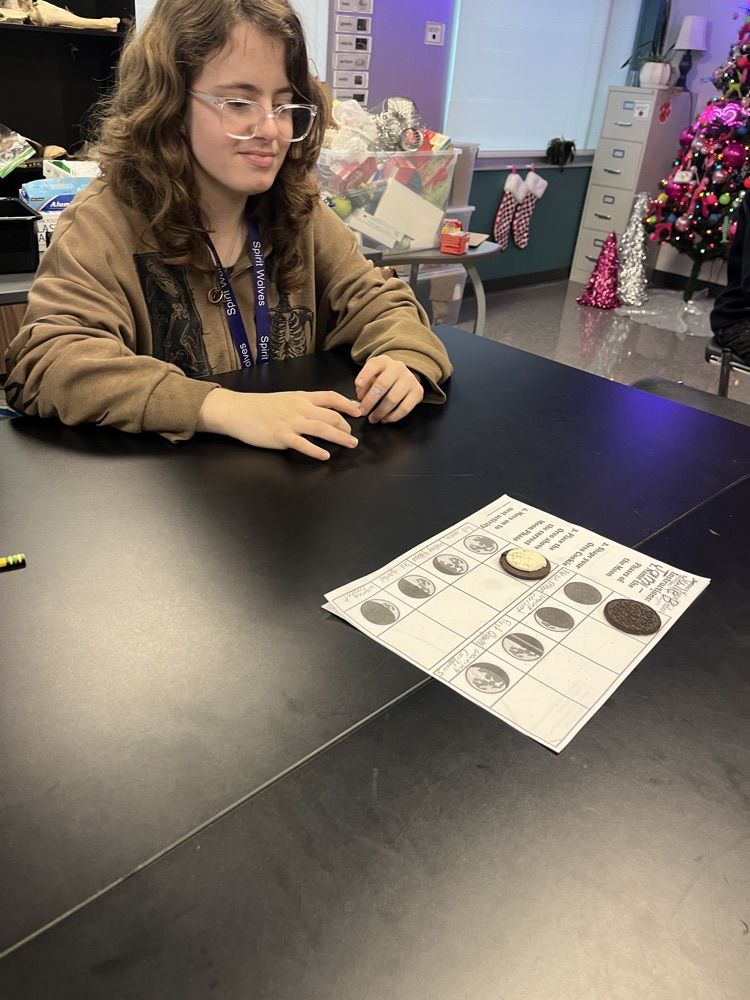 kids with Oreos and moon phases 