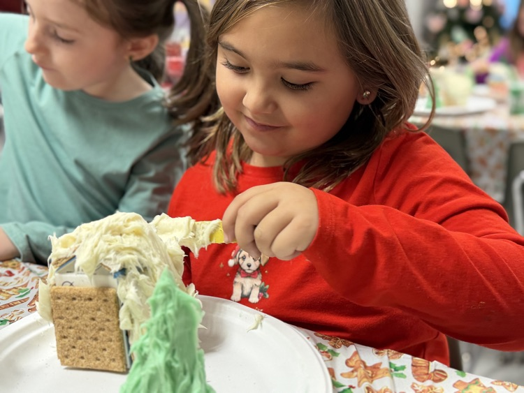 students decorating gingerbread houses