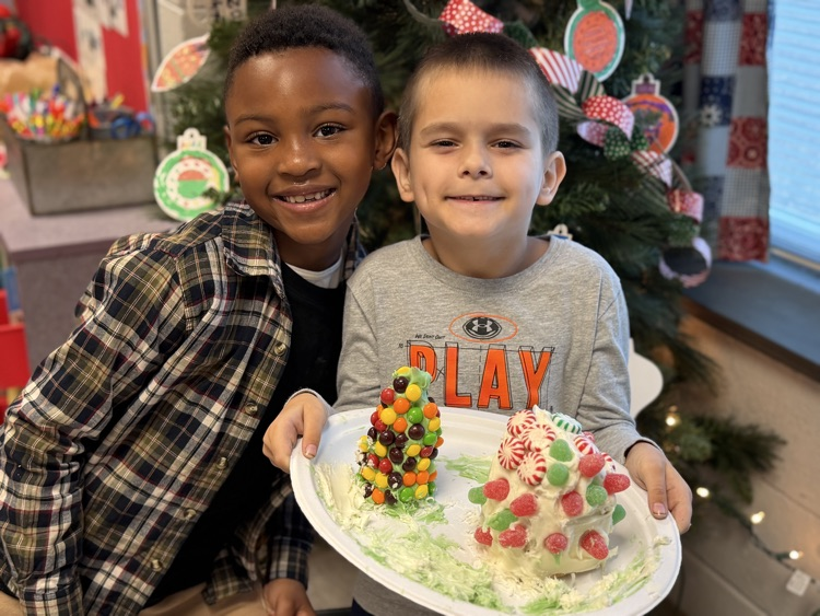 students decorating gingerbread houses