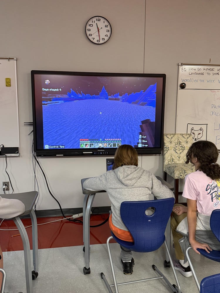 students playing Minecraft 