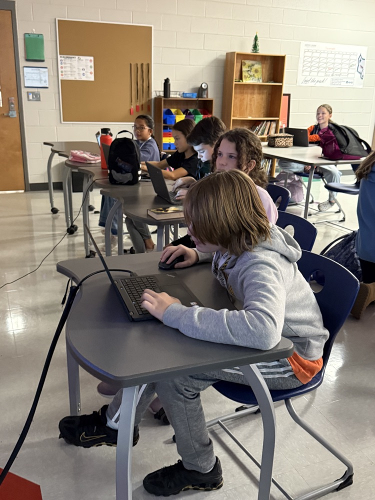 students playing Minecraft 