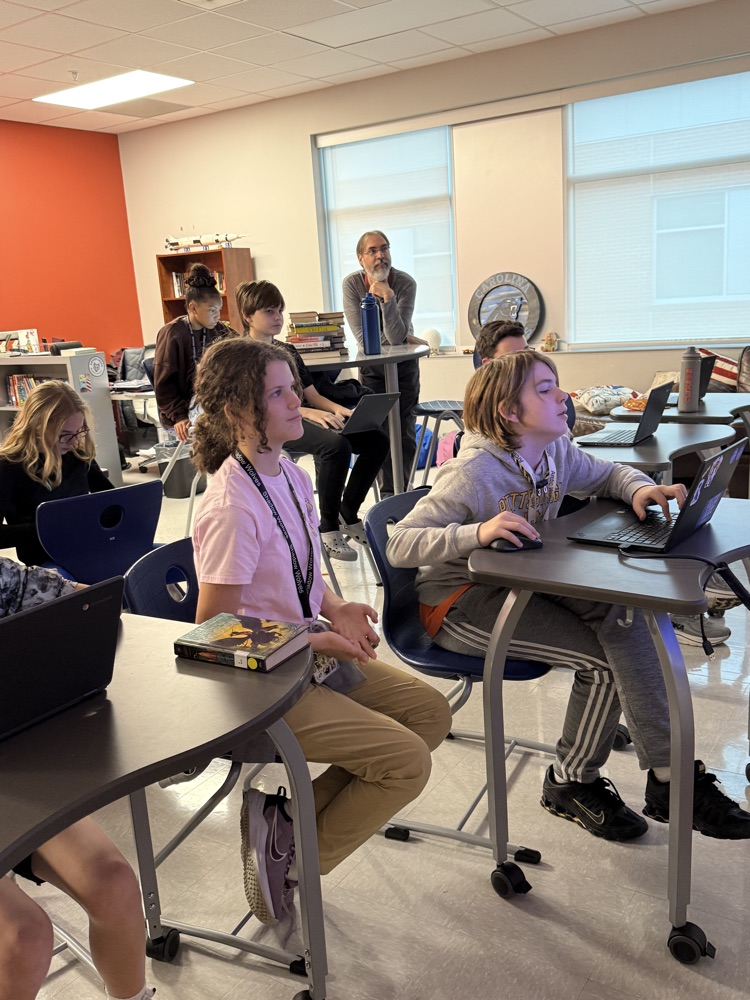 students playing Minecraft 