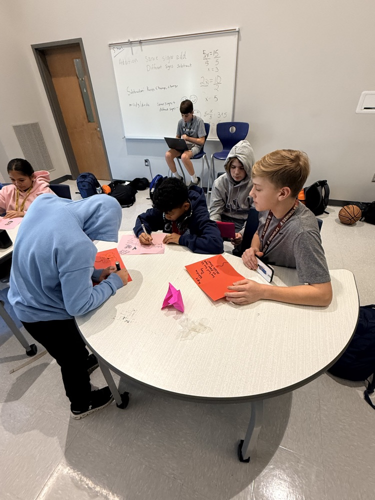 kids making valentine cards