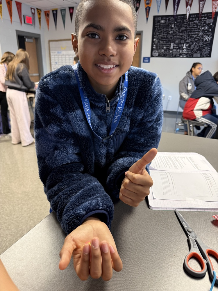 kids making starburst rocks 